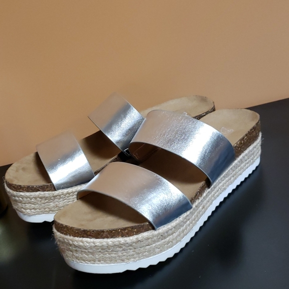 Trash Platform Sandals - Picture 2 of 2